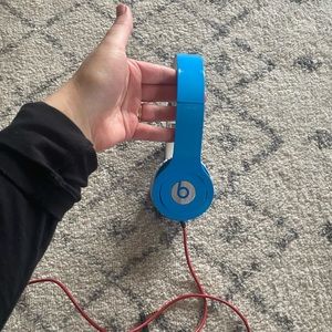 Beats headphones with carrying case